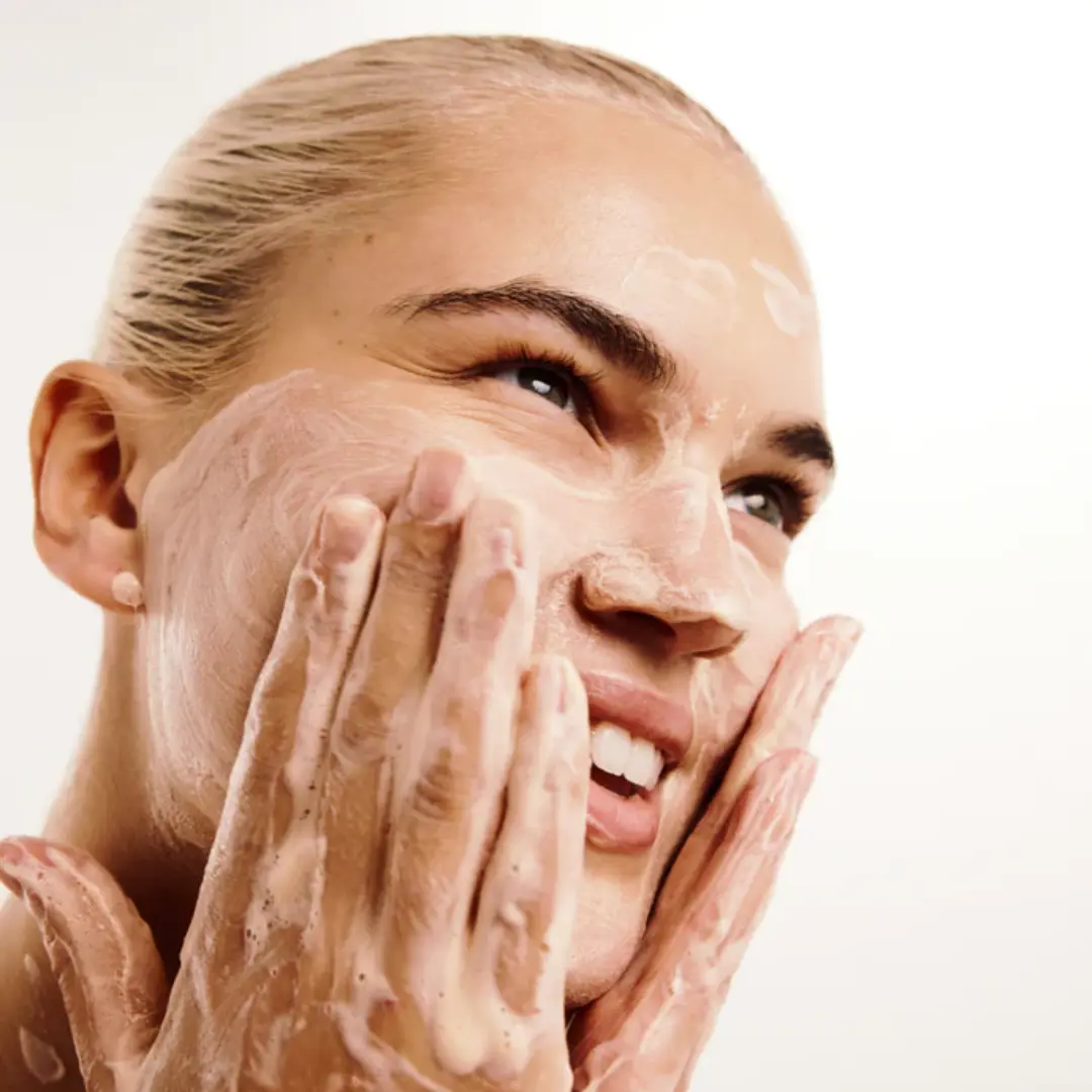 Vitamin C & Caffeine Facial Cleansing Wash - Image 3
